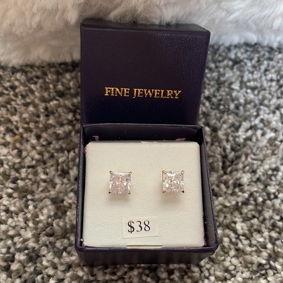 NWT.  14K Gold Cubic zirconia stud earrings. 7mm square. - Picture 3 of 5